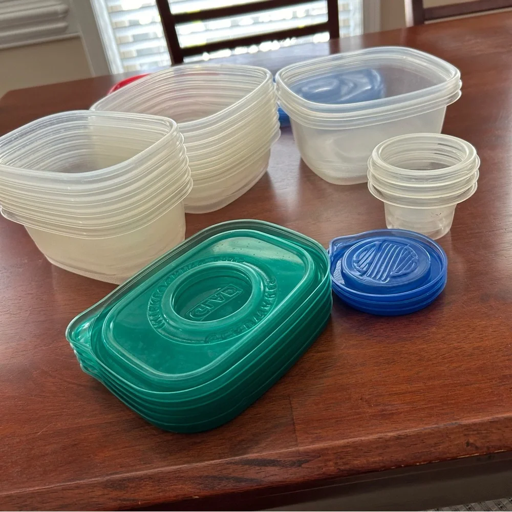 30 Pieces - 15 Plastic Containers with 15 Lids Various Sizes